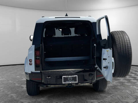 2024 Land Rover Defender 90 P400 X-Dynamic SE