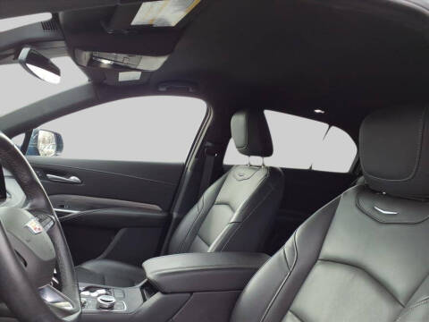 2025 Cadillac XT4 Premium Luxury