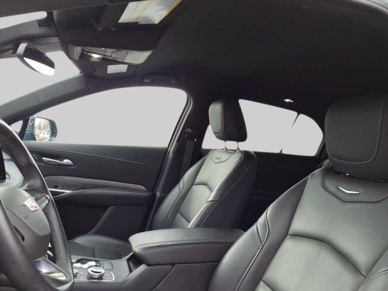 2025 Cadillac XT4 Premium Luxury