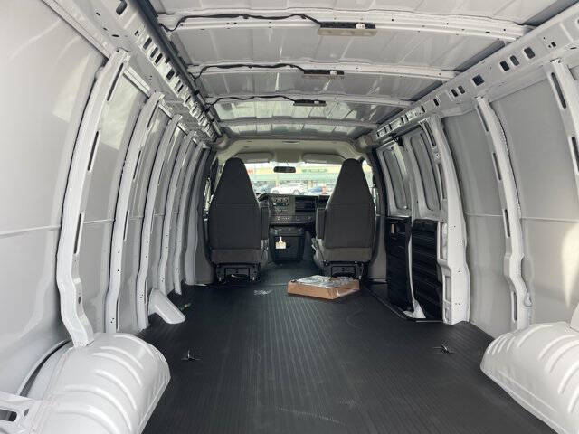 2025 Chevrolet Express 2500