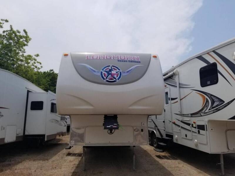2014 Crossroads LONGHORN 32DB for sale at Ultimate RV in White Settlement TX