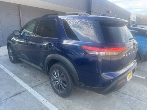 2022 Nissan Pathfinder SV