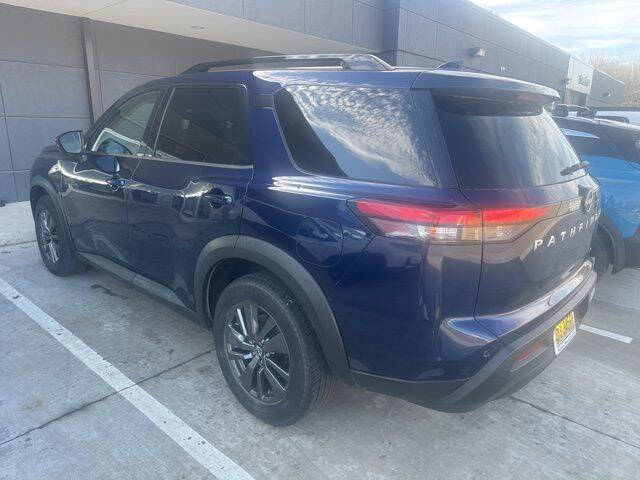 2022 Nissan Pathfinder SV