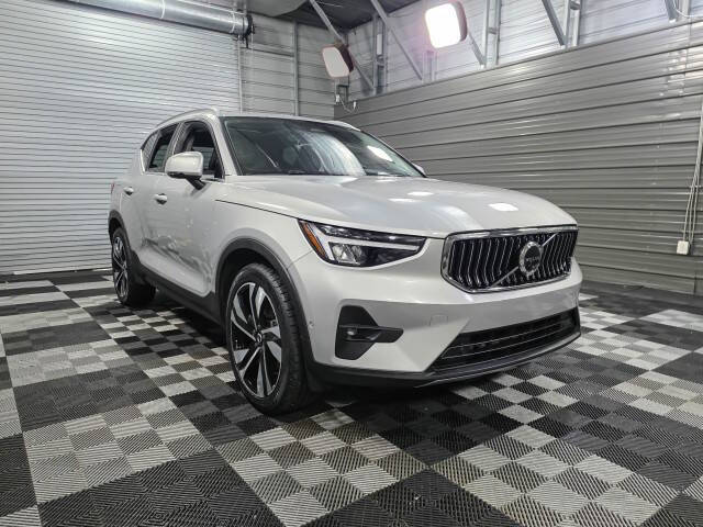 2023 Volvo XC40 B5 Ultimate Bright Theme