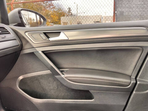 2019 Volkswagen Golf SE