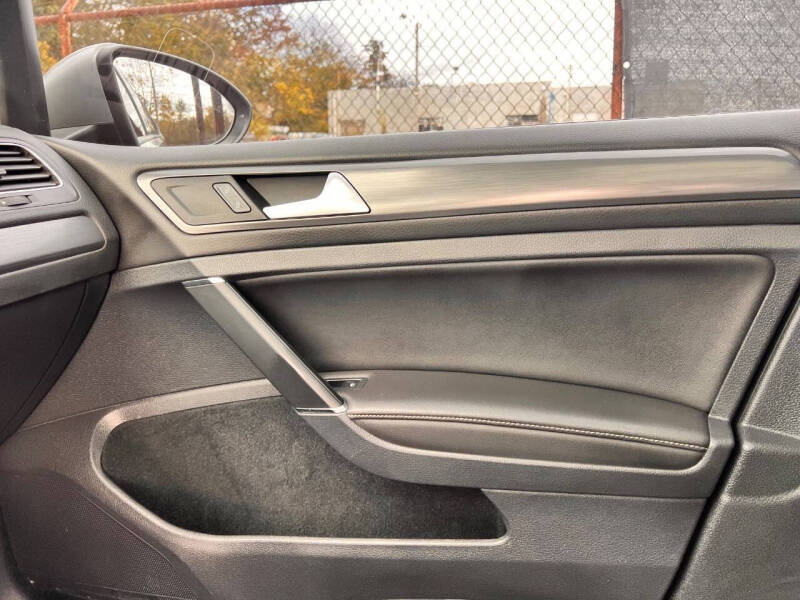 2019 Volkswagen Golf SE