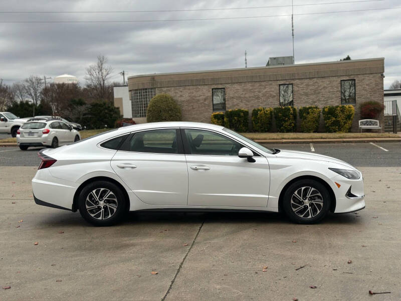 2022 Hyundai Sonata Hybrid Blue