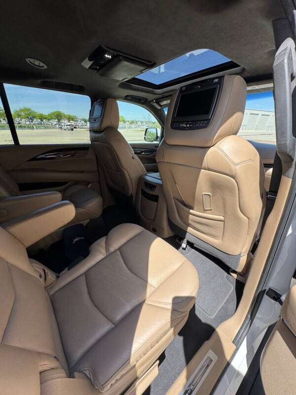 2018 Cadillac Escalade ESV Platinum