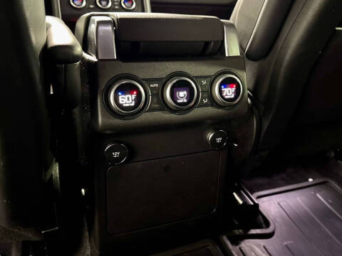 2020 Land Rover Discovery Landmark Edition