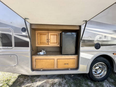 2015 Thor Motor Coach Hurricane