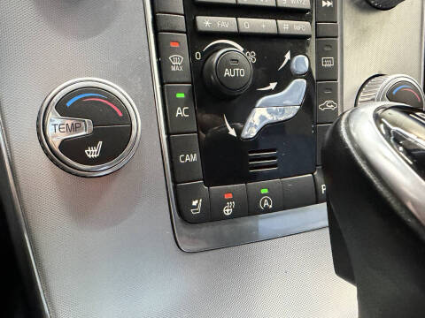 2018 Volvo V60 Cross Country T5 Premier