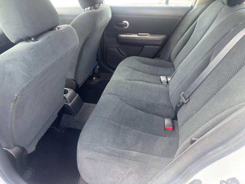 2011 Nissan Versa 1.8 S