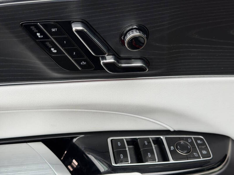 2025 Cadillac LYRIQ Luxury 1