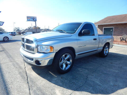 2004 Dodge Ram 1500 for sale at Ernie Cook and Son Motors in Shelbyville TN