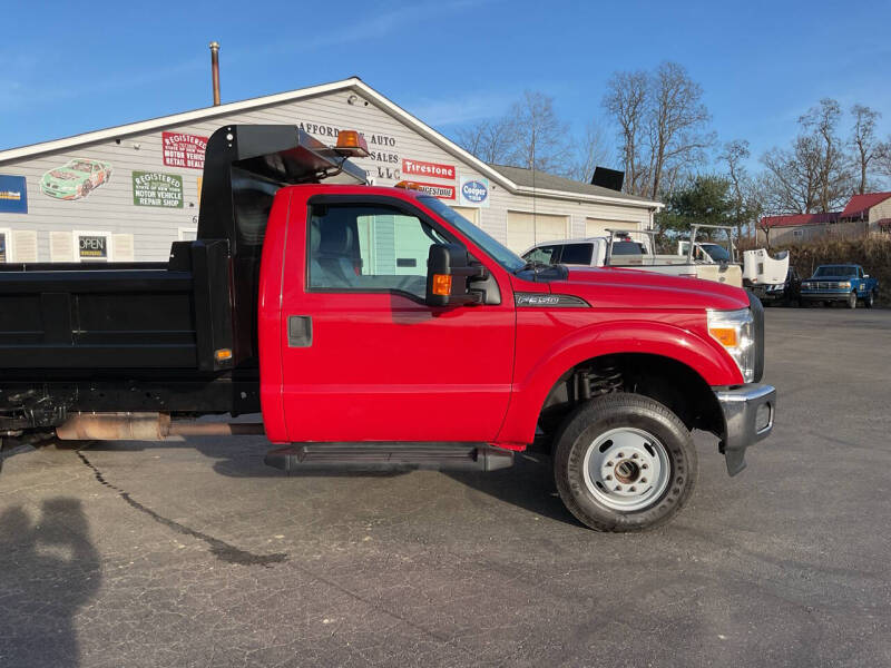 2015 Ford F-350 Super Duty Chassis Cab XLT photo 18