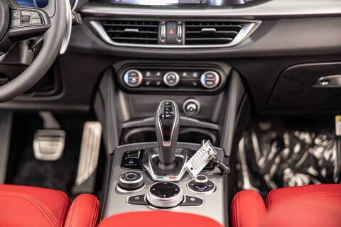 2025 Alfa Romeo Stelvio