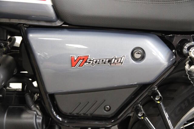 2023 Moto Guzzi V7 Special