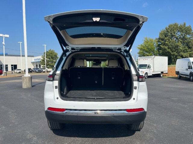 2022 Jeep Grand Cherokee 24