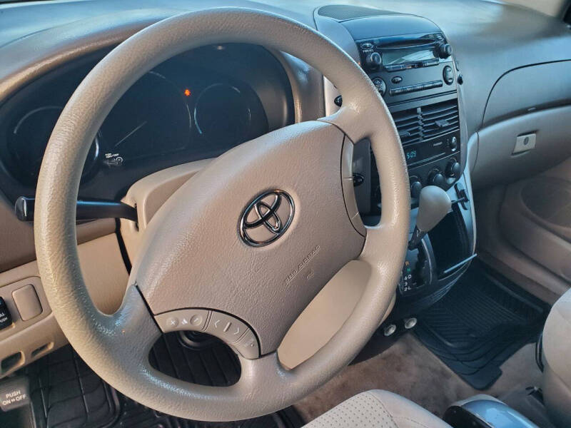 2009 Toyota Sienna LE 8-Passenger