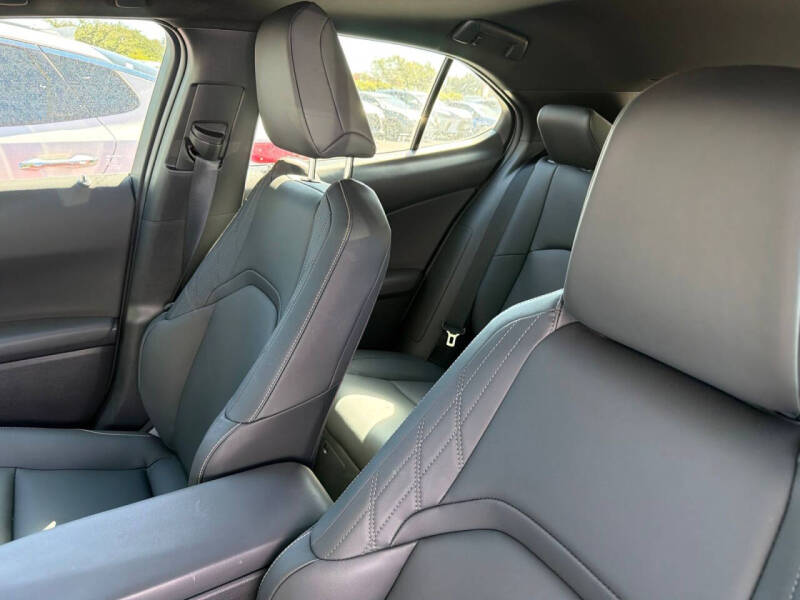 2025 Lexus UX 300h