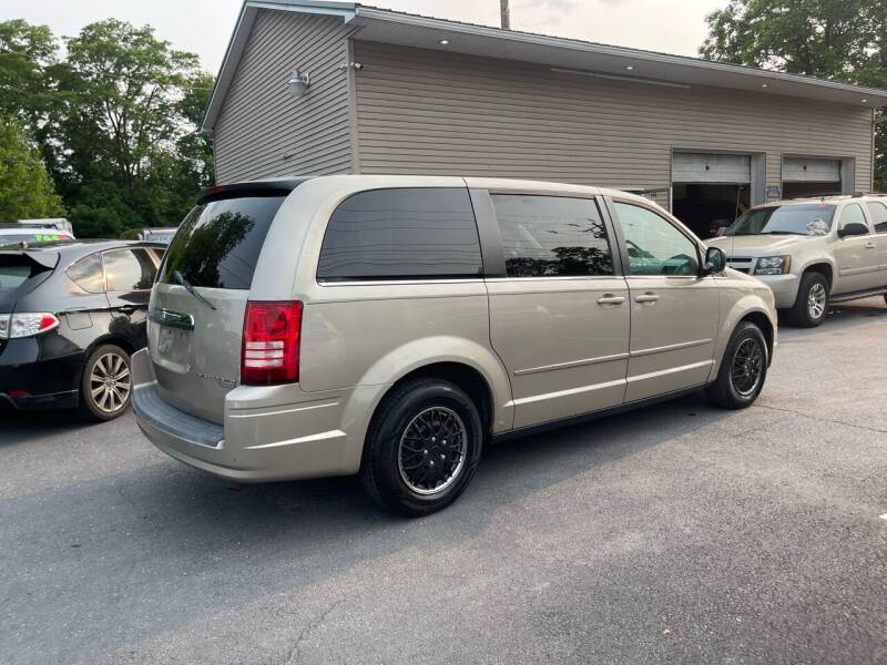 2009 Chrysler Town and Country for sale at Roy's Auto Sales in Harrisburg PA