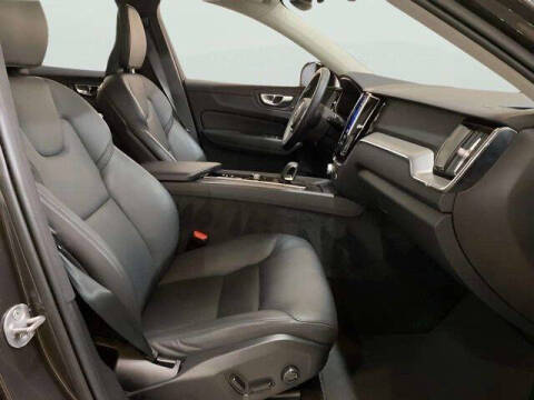 2025 Volvo XC60 B5 Core Dark Theme