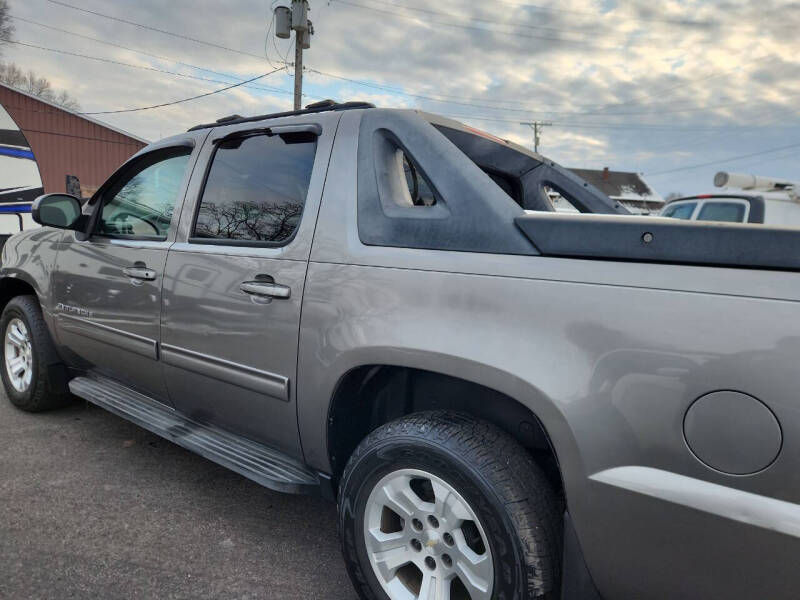 2012 Chevrolet Avalanche LS