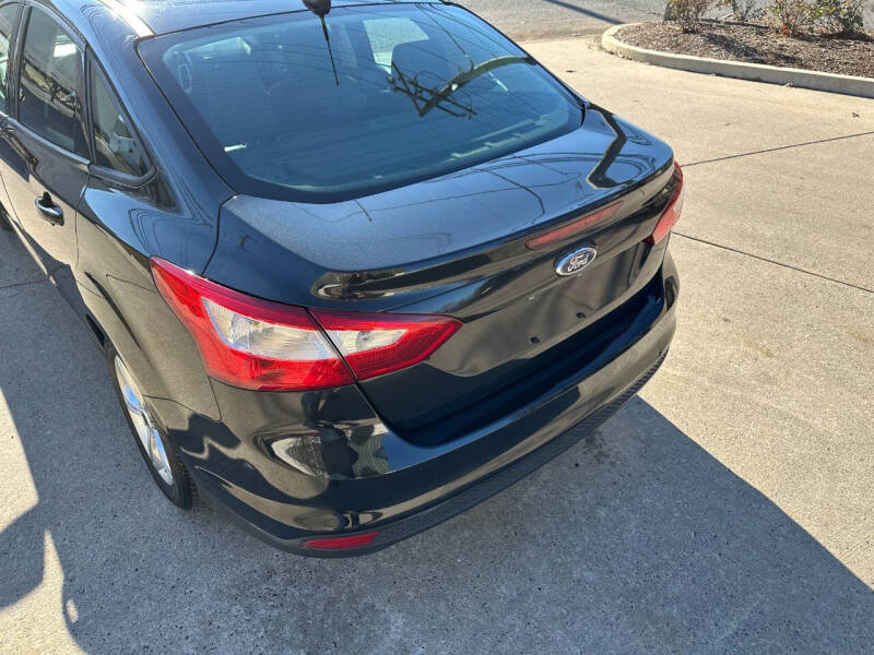 2014 Ford Focus SE photo 16