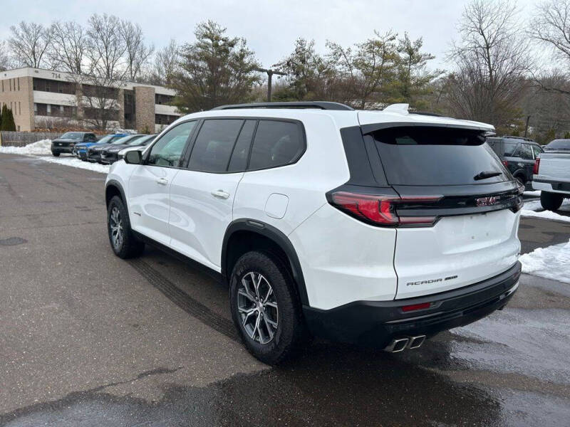 2024 GMC Acadia AT4