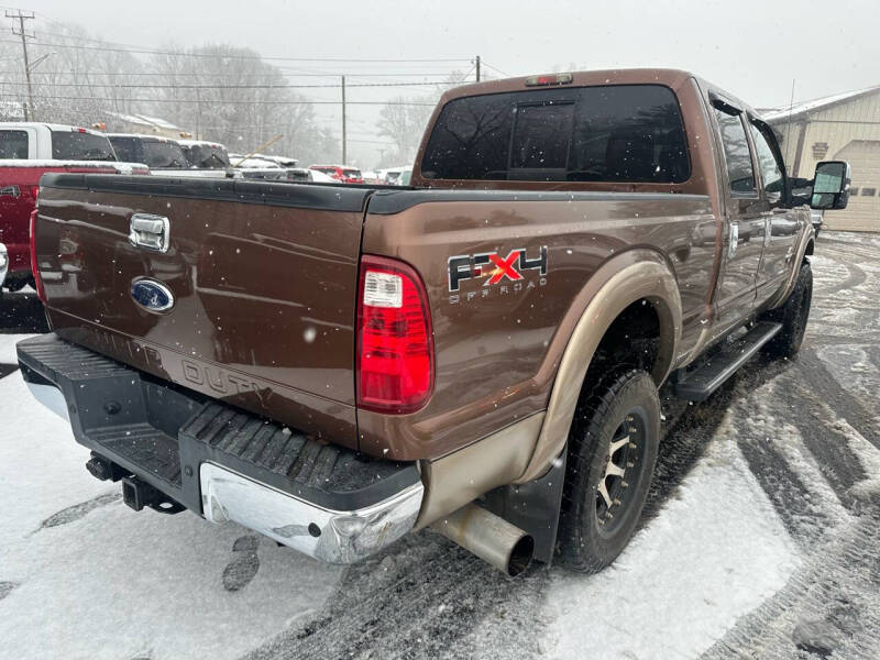 2011 Ford F-250 Super Duty Lariat photo 4