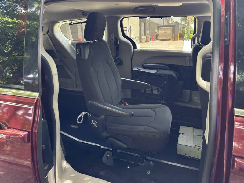 2017 Chrysler Pacifica Touring-L