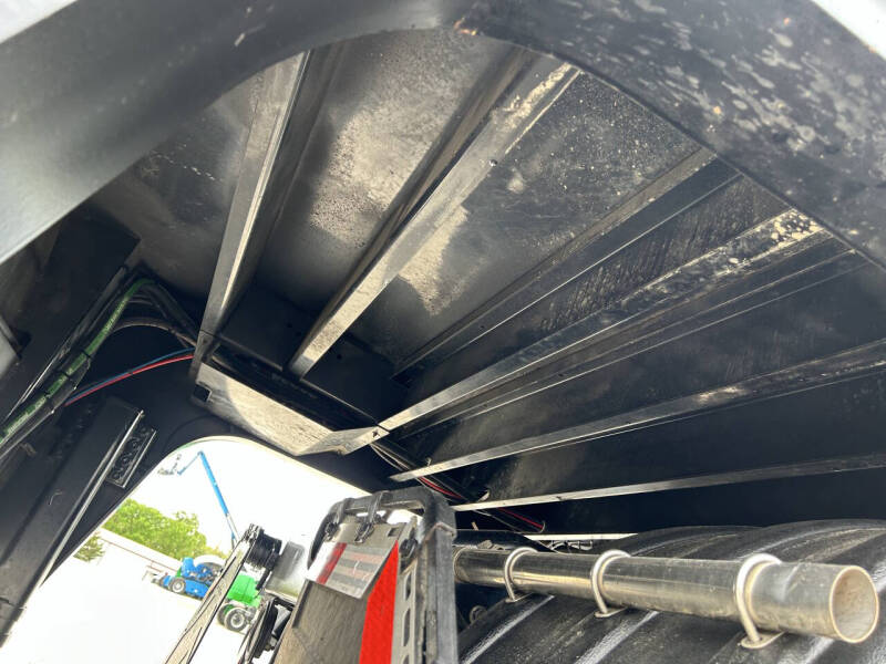 2022 Towmaster 48' Hydraulic Dove Semi