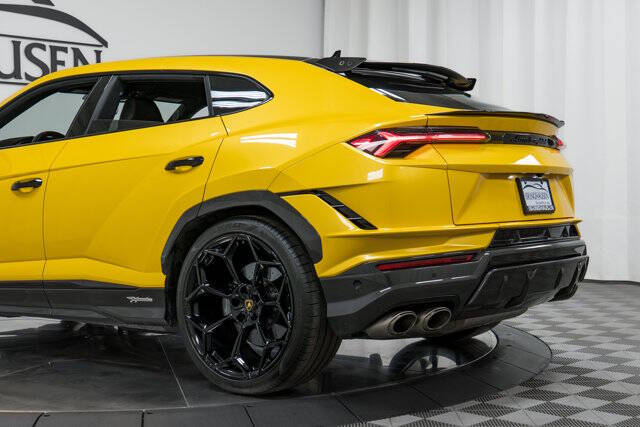2023 Lamborghini Urus Performante
