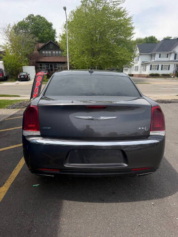 2017 Chrysler 300 C