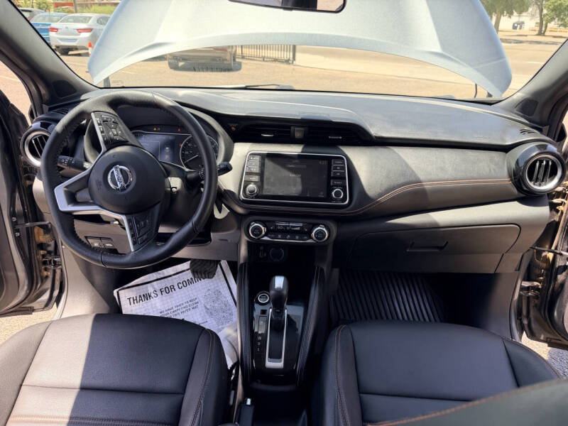 2020 Nissan Kicks SR