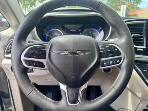 2023 Chrysler Pacifica Touring L