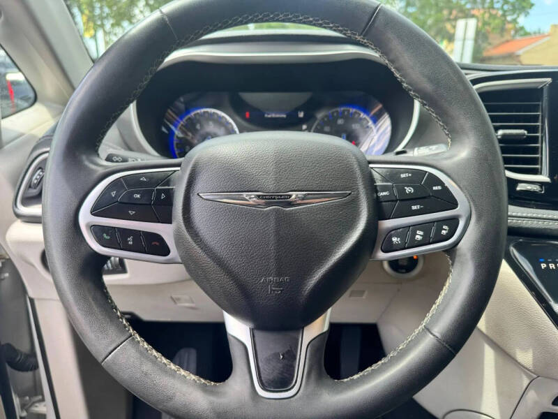 2023 Chrysler Pacifica Touring L