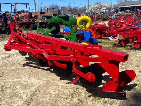  Massey Ferguson 5 Bottom Plow for sale at Vehicle Network - Joe's Tractor Sales in Thomasville NC