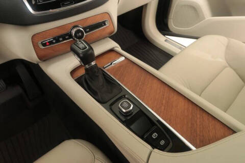 2022 Volvo XC90 T5 Momentum