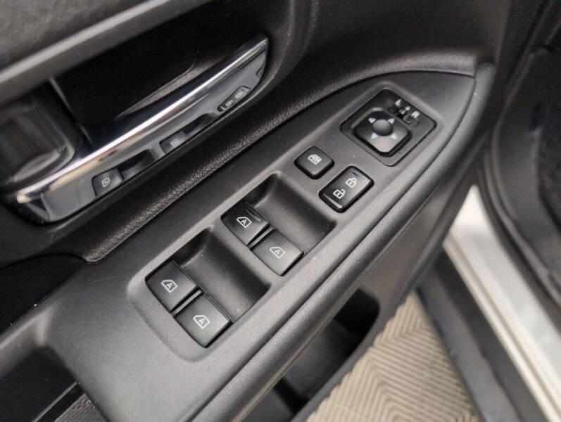 2019 Mitsubishi Outlander SE