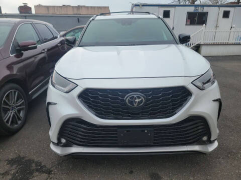 2022 Toyota Highlander for sale at OFIER AUTO SALES in Freeport NY