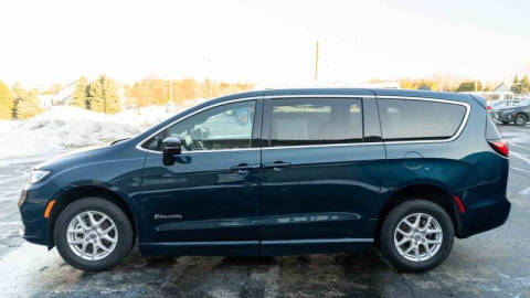 2024 Chrysler Pacifica Touring