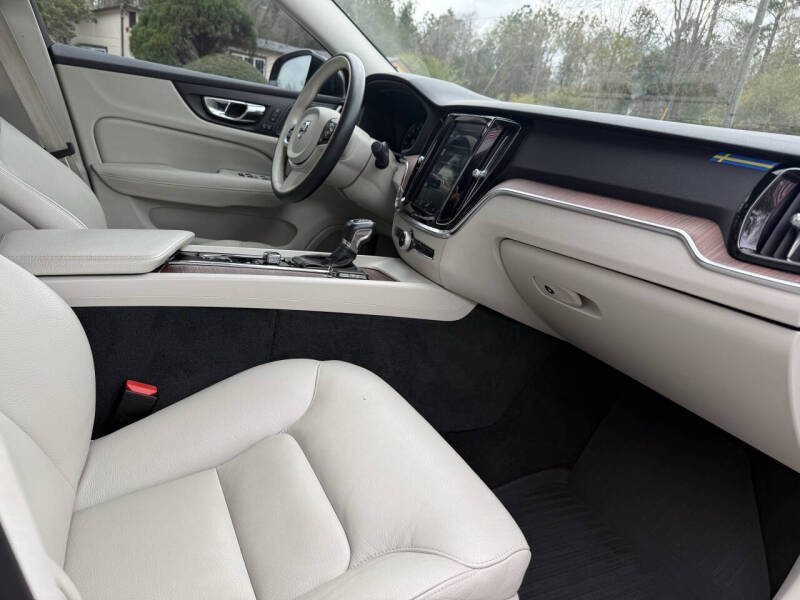 2019 Volvo S60 T6 Momentum