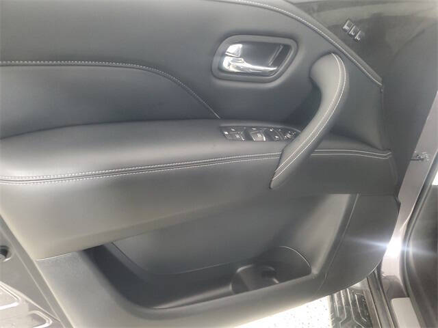 2022 Infiniti QX80 Luxe