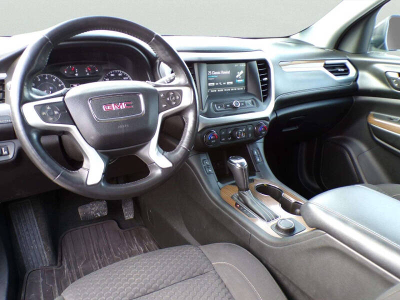 2017 GMC Acadia SLE-2