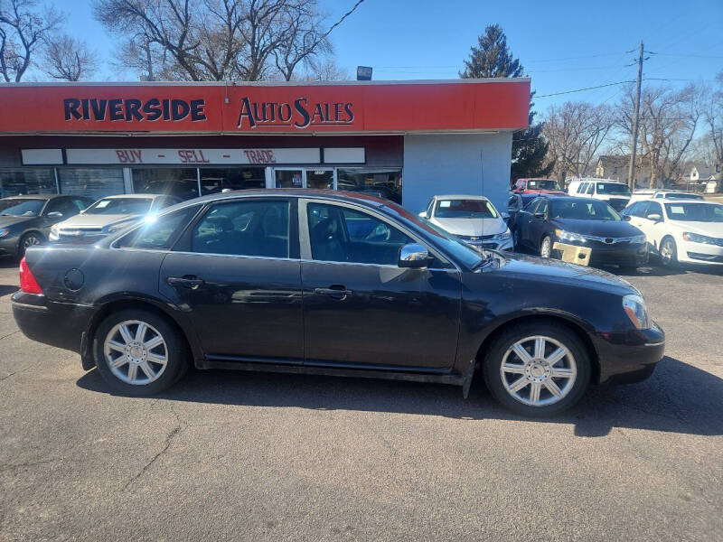 2007 Ford Five Hundred for sale at RIVERSIDE AUTO SALES in Sioux City IA