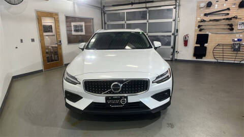 2025 Volvo V60 Cross Country B5 Plus