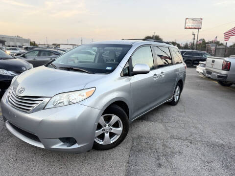 2015 Toyota Sienna LE 8-Passenger