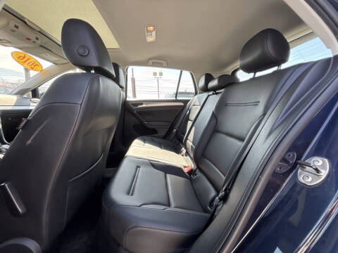 2016 Volkswagen Golf TSI SE