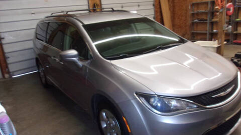 2017 Chrysler Pacifica Touring-L Plus